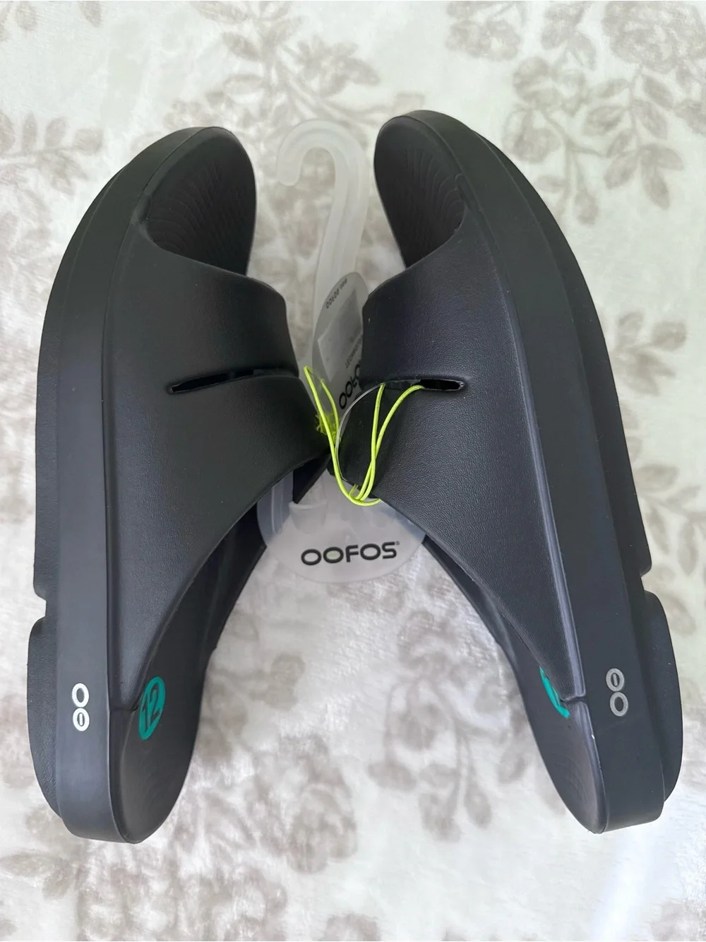 OOFOS comfortable black
